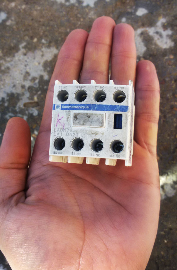 عکس تیغه کمکی کنتاکتور